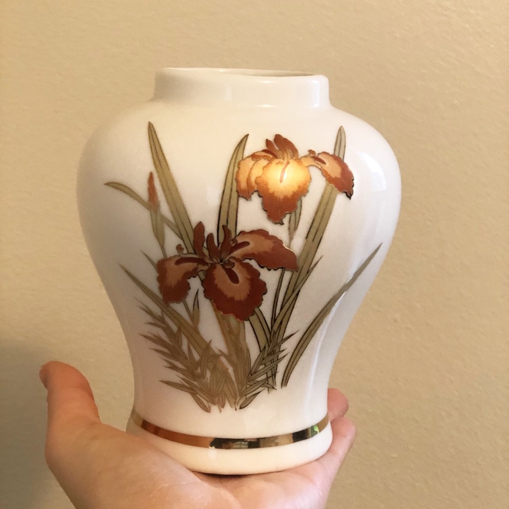 VTG Hand Painted Japanese Fine China Vase